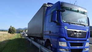 Kamionista zrazil ženu a ušiel, vodiča chytili a obvinili