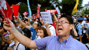 V Japonsku schválili zákony, ktoré umožnia nasadiť armádu v zahraničí