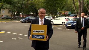 Exprezident Andrej Kiska odovzdal 16- tisíc podpisov na registráciu strany Za ľudí