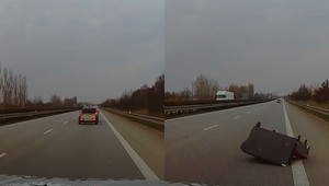 Policajti neverili vlastným očiam: Rútila sa na nich sedačka, nezodpovedný majiteľ dostal pokutu