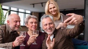 Menej priateľov v starobe? Prekvapivé výhody samoty