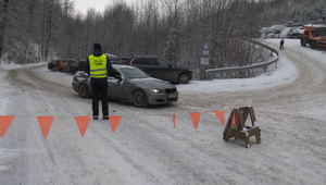 Bezpečnosť na svahu aj na cestách: Policajné drony monitorujú dopravu