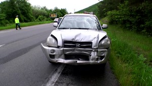 Nehoda pri Banskej Bystrici. Zranili sa traja ľudia, medzi nimi dieťa