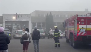 Za správy je obvinený: Študent (17) nahlasoval bombu na strednej škole
