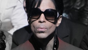 Rodina speváka Princea žaluje lekára, ktorý mu predpisoval lieky