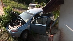 Smoliar. Mladík zaparkoval rovno do domu svojich rodičov