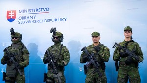 Eurokomisár hovorí o potrebe jednotnej obrany EÚ, Kaliňák európsku armádu odmieta