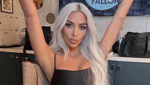Kúpila si trendy šaty od Kim Kardashian a dúfala, že v nich bude sexy ako ona: Keď sa uvidela, rozplakala sa!