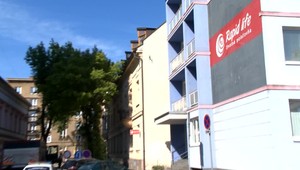 Riaditeľ z NBS prijímal úplatky od zástupcov poisťovne Rapid Life, tvrdí polícia