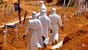 Američan nakazený ebolou letel cez Brusel