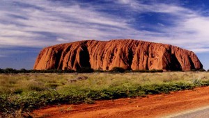 Zrazil ťavu a ostal opustený uprostred ničoho. Po vlastných prešiel viac ako sto kilometrov