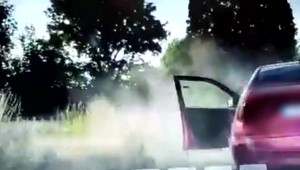 Hliadka zastavovala vodiča za vysokú rýchlosť. Dal sa na útek, jazdil bez vodičáku a zdrogovaný