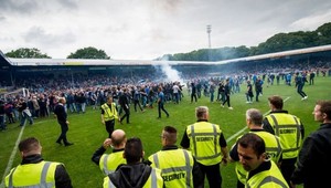 Hustá baráž! Fanúšikovia v Holandsku napadli hráčov súpera