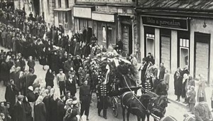 Roky žila v ústraní, na pohreb jej však prišli stovky ľudí. Takto vyzerala posledná rozlúčka s Boženou Slančíkovou - Timravou