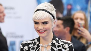 Cara Delevingne sa najnovšie pýši titulom kráľovná!