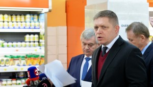 Mlieko či chlieb už kupujeme lacnejšie. Premiér Fico ceny skontroloval osobne