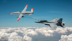 VIDEO: Drón tankuje stíhačku počas letu