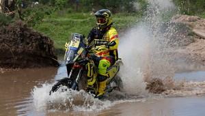 Svitko lídrom Dakaru! Pomohla mu penalizácia súpera