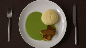 Údený pstruh, domáca knedľa, kôprová omáčka