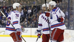 Rangers natiahli víťaznú šnúru, Arizona rabovala v Calgary