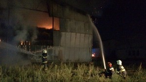 V Sučanoch horel veľkokapacitný senník, hasiči minuli 600-tisíc litrov vody