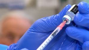 Únia tvrdí, že očkovacích vakcín bude dosť. Slovensko sa snaží zabezpečiť aj ruský Sputnik