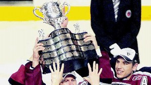 Oslava titulu – zničený pohár