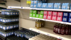 Slováci vo Veľkej Británii opisujú situáciu. Chýbajú pohonné hmoty, v obchodoch už aj potraviny