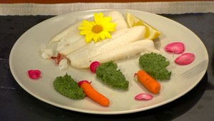 Halibut so zemiakovo-špenátovým pyré a jedlé kvety