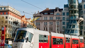 Električka zrazila 12-ročné dievča. Na ušiach malo slúchadlá