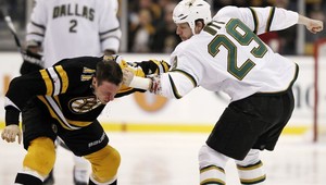 V Bostone ako na bojisku, asistencie Cháru a Gáboríka