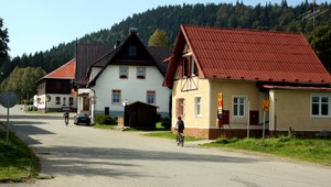 V obci Lada našli pred domom starostu igelitku s nápisom Pozor bomba