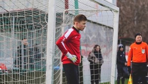 Ruského futbalistu počas rozcvičky zasiahol blesk