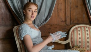 Phoebe Dynevor z Bridgertonu humor chýbať nebude: Randí s týmto komikom!