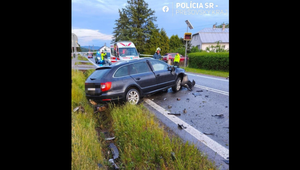 Osobné auto zišlo z cesty a narazilo do betónového stĺpa. Zomrel iba 33-ročný vodič
