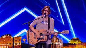 Cez deň drie na farme, večer skladá piesne: TOTO musíte počuť, Adela vás prevalcuje!