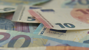 PREHĽAD: Nakupovanie pred a po Nežnej. Ako sa za 35 rokov zmenili ceny?