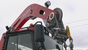 Skialpinista zachytil lano ratraku. S porezaným krkom ho previezli do nemocnice