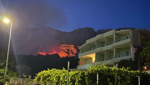 Požiare v Chorvátsku naberajú na sile. Ministerstvo varuje a nariaďuje evakuáciu