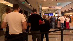 Hokejoví fanúšikovia sú nahnevaní a víťazmi sú priekupníci