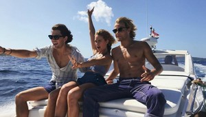 Chlapci z Mamma Mia 2 sú výborní parťáci! Dosvedčujú to aj tieto fotky!