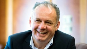 Prezidentovi fľašu nenoste