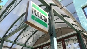 Konflikt medzi otcom a nevlastným synom sa skončil bodnou ranou