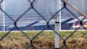 Výbuch granátu v Novákoch. Civilný pyrotechnik (36) sa ťažko zranil!