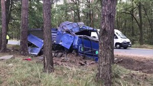 Nehoda kamióna si vyžiadala jednu obeť. Na mieste musel zasahovať vrtuľník