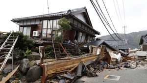 Po zemetrasení v Japonsku hlásia minimálne 55 obetí