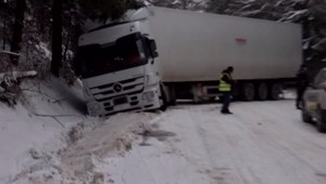 Turecký kamionista si u nás chcel skrátiť cestu cez zákaz vjazdu: Na cestách narobil poriadne problémy