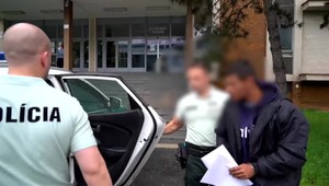 Mladíka, ktorý znásilnil dôchodkyňu, vzali do väzby