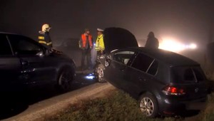 Tri havarované autá a škoda za 10-tisíc eur. Žena sa ospravedlnila a z miesta nehody odišla