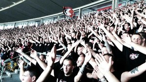 Dve tváre fanúšikov Spartaka. Chuligáni zamestnali viedenských policajtov